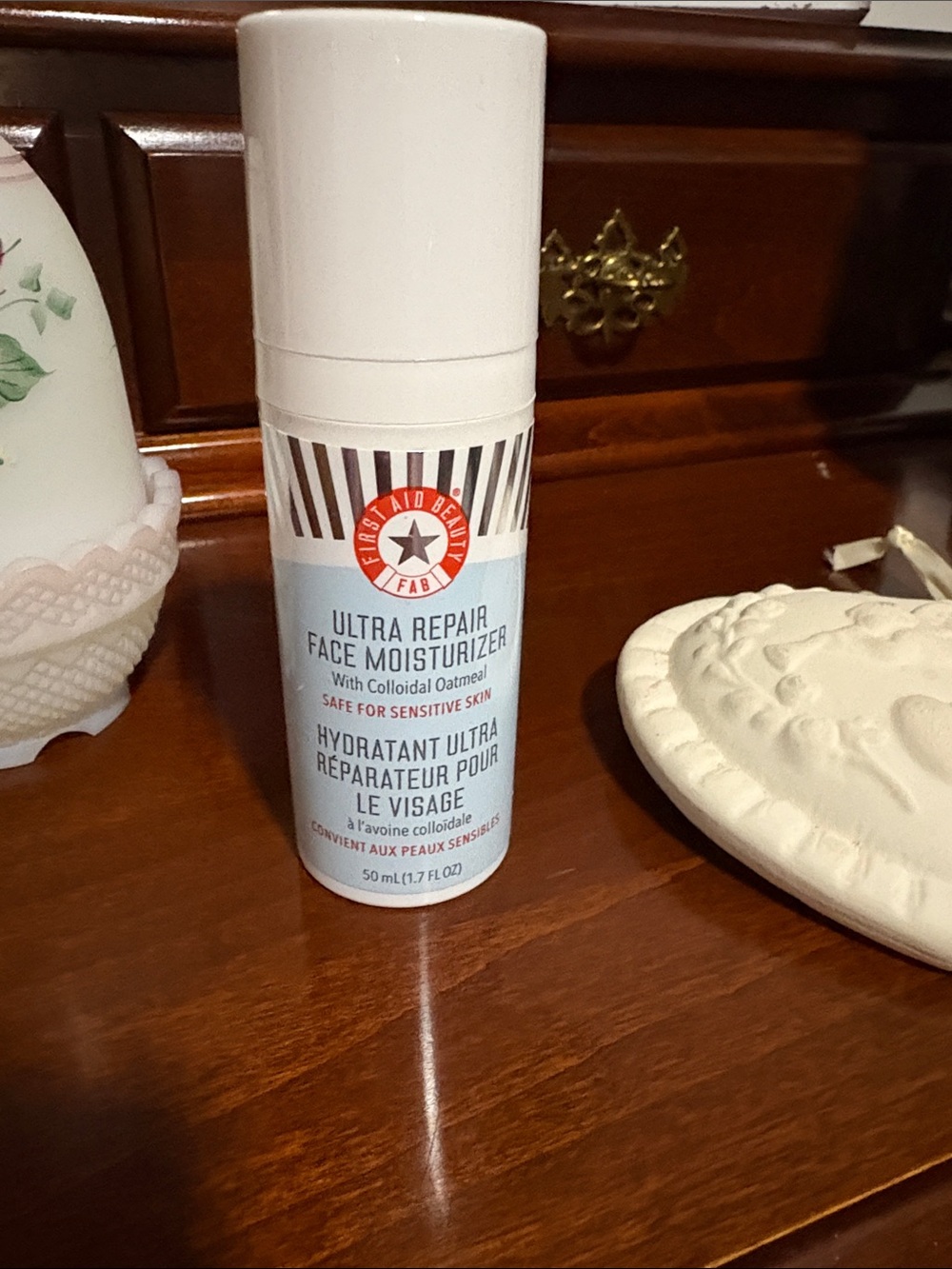 First Aid Beauty Ultra Repair Face Moisturizer – Sky Blue & White